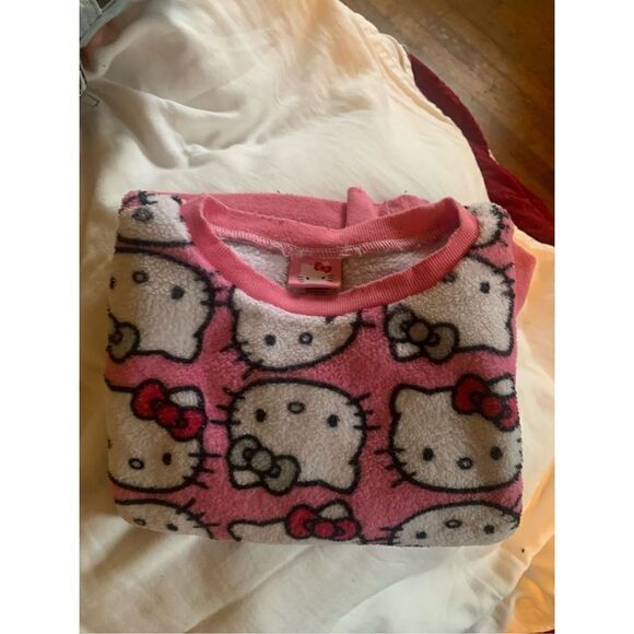 Hello Kitty Fleece Top - Picture 7 of 8